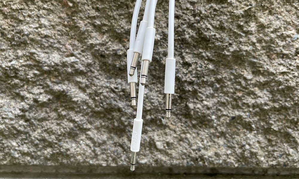 Moddict cables in white